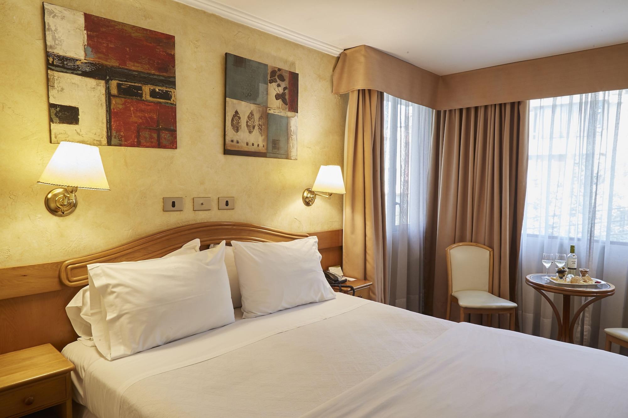 Hotel Torremayor Lyon Santiago del Cile Esterno foto