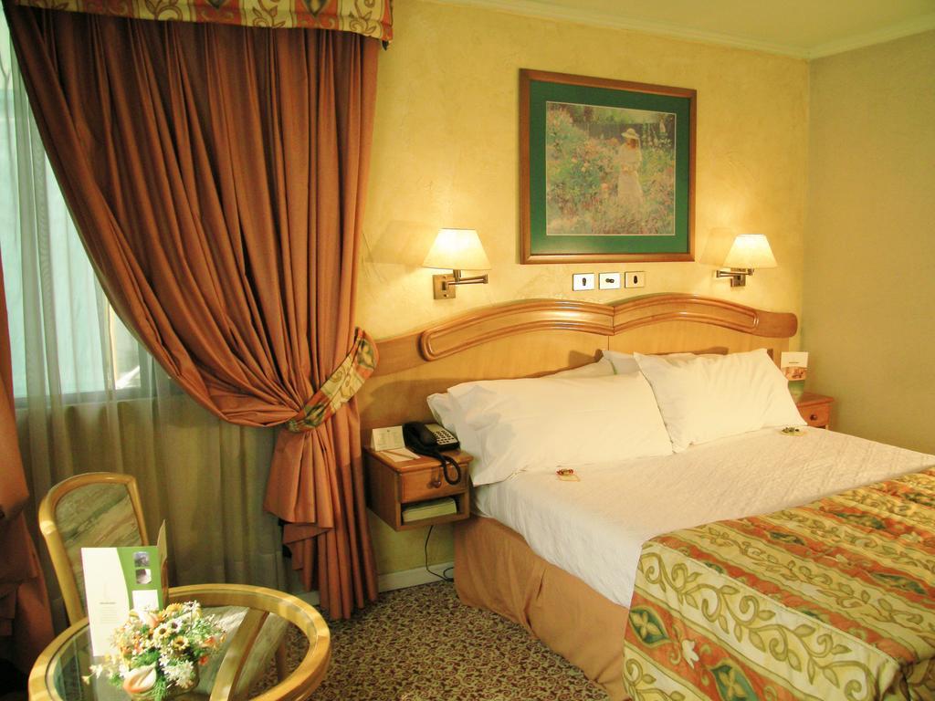 Hotel Torremayor Lyon Santiago del Cile Esterno foto