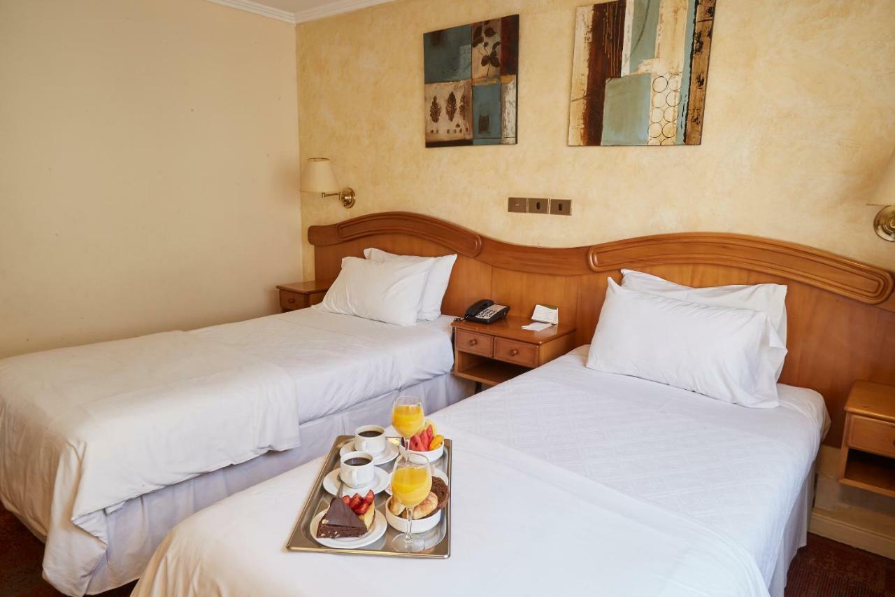Hotel Torremayor Lyon Santiago del Cile Esterno foto